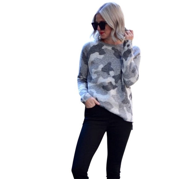 Athleta Undercover Camo Alpaca Hair Merino Extra Fine Wool Blend Sweater Size M - Picture 3 of 3